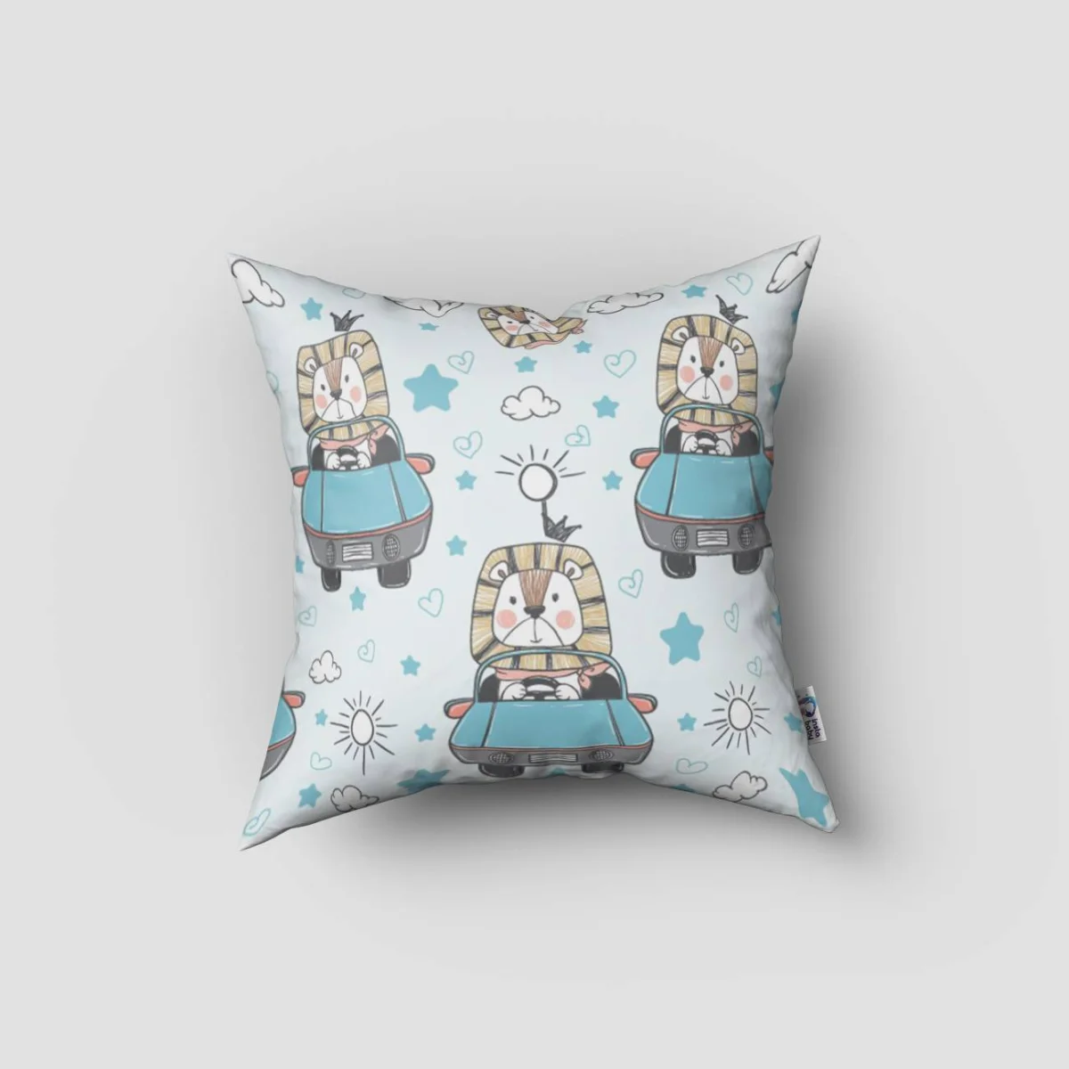 Aslan ve Araba Kırlent Kılıfı | Mavi bulut, güneş Desenli