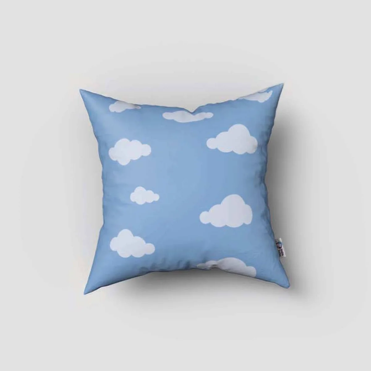 Pilot Ayı Kırlent Kılıfı | Mavi bulutlar Desenli