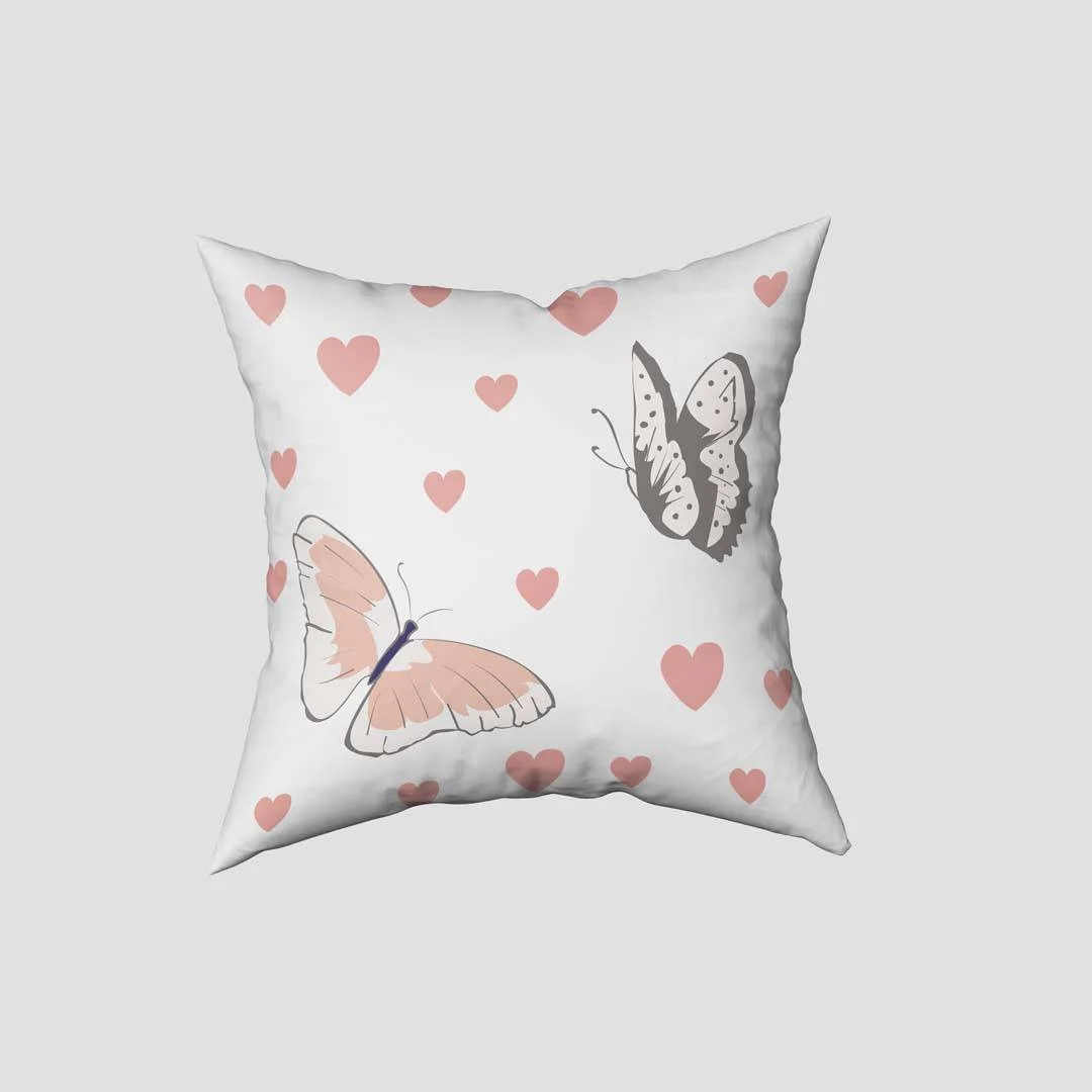 Kız ve Zürafa Kırlent Kılıfı | Beyaz Kalpler, kelebekler Desenli