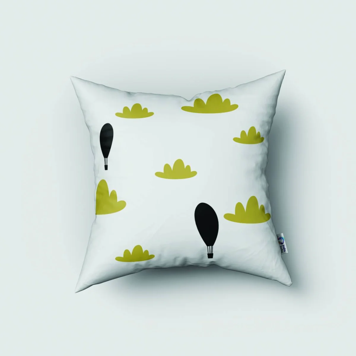 Dağ Manzarası ve Balonlar Kırlent Kılıfı | Beyaz Balonlar, bulutlar Desenli