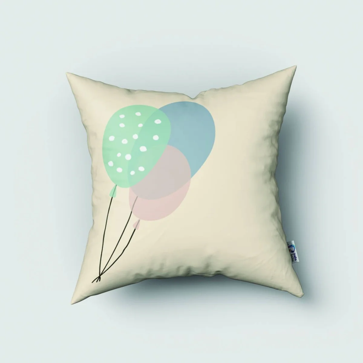 Orman Hayvanları Kırlent Kılıfı | Bej balonlar, parti şapkaları Desenli