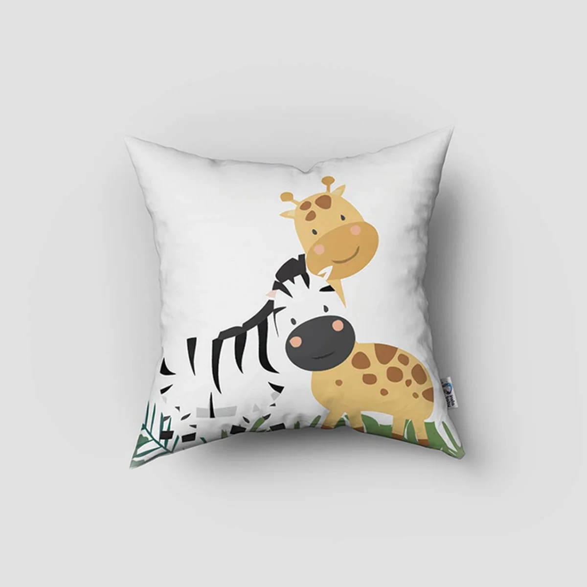 Orman Hayvanları Kırlent Kılıfı | Beyaz Yapraklar, üçgenler Desenli