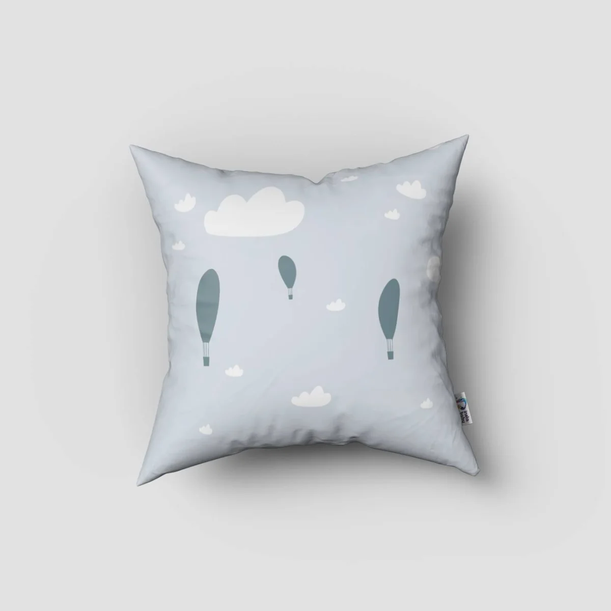 Dağlar, Balonlar Kırlent Kılıfı | Mavi Bulutlar, Gülen Yüzler Desenli