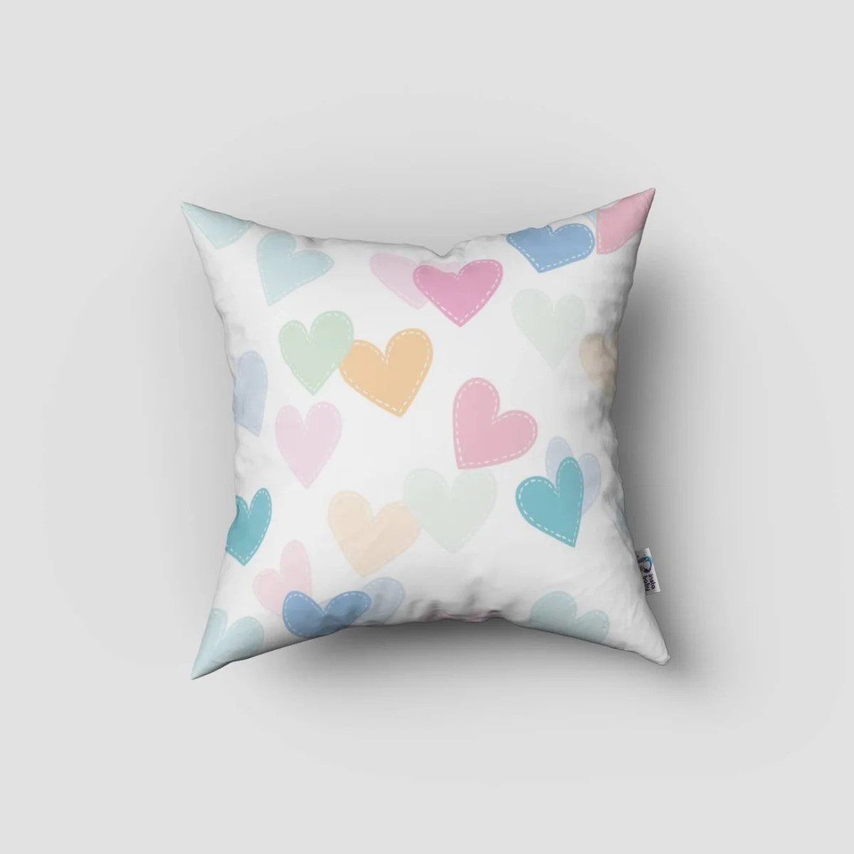 Bulut ve kalpler Kırlent Kılıfı | Beyaz Gülümseyen bulut, pastel renkli kalpler Desenli