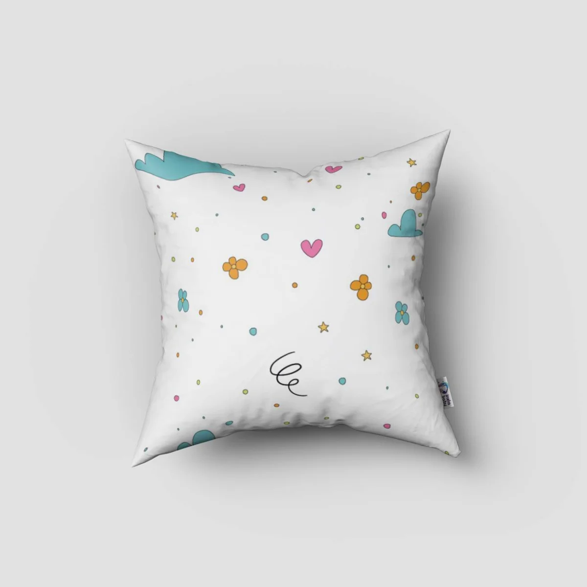 Gökkuşağı Kırlent Kılıfı | Beyaz bulut, kalp Desenli