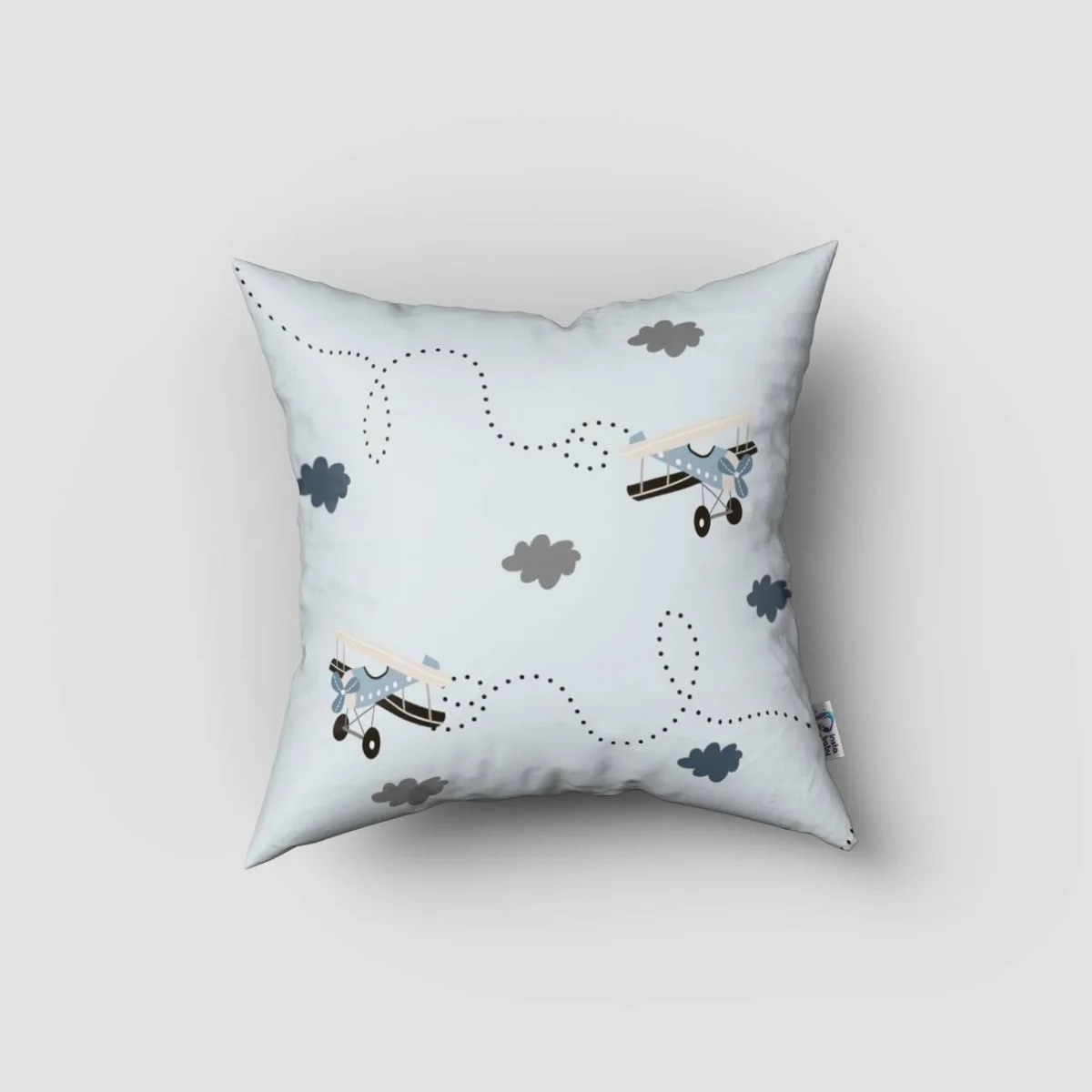 Pilot Ayı ve Uçaklar Kırlent Kılıfı | Açık Mavi Uçaklar, bulutlar Desenli