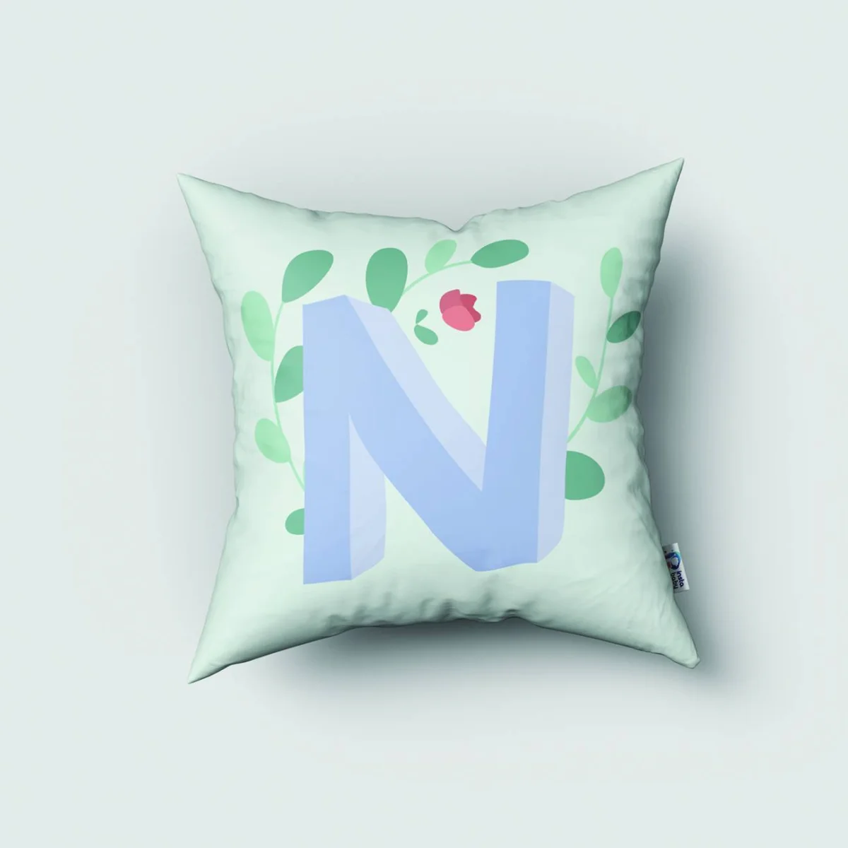 Baş Harf ve Çiçek Çelengi Kırlent Kılıfı | Açık Mavi yapraklar, küçük kırmızı çiçekler Desenli