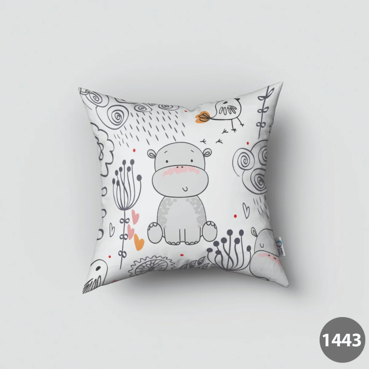 Su Aygırları Kırlent Kılıfı | Beyaz Çiçekler, kalpler Desenli