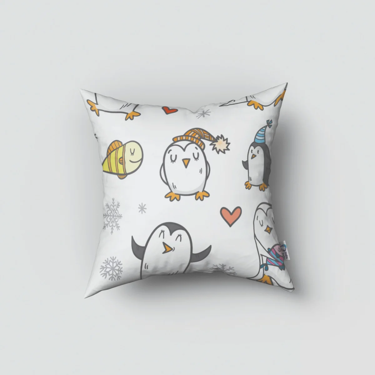 Penguen Kırlent Kılıfı | Beyaz Kar taneleri, kalpler Desenli