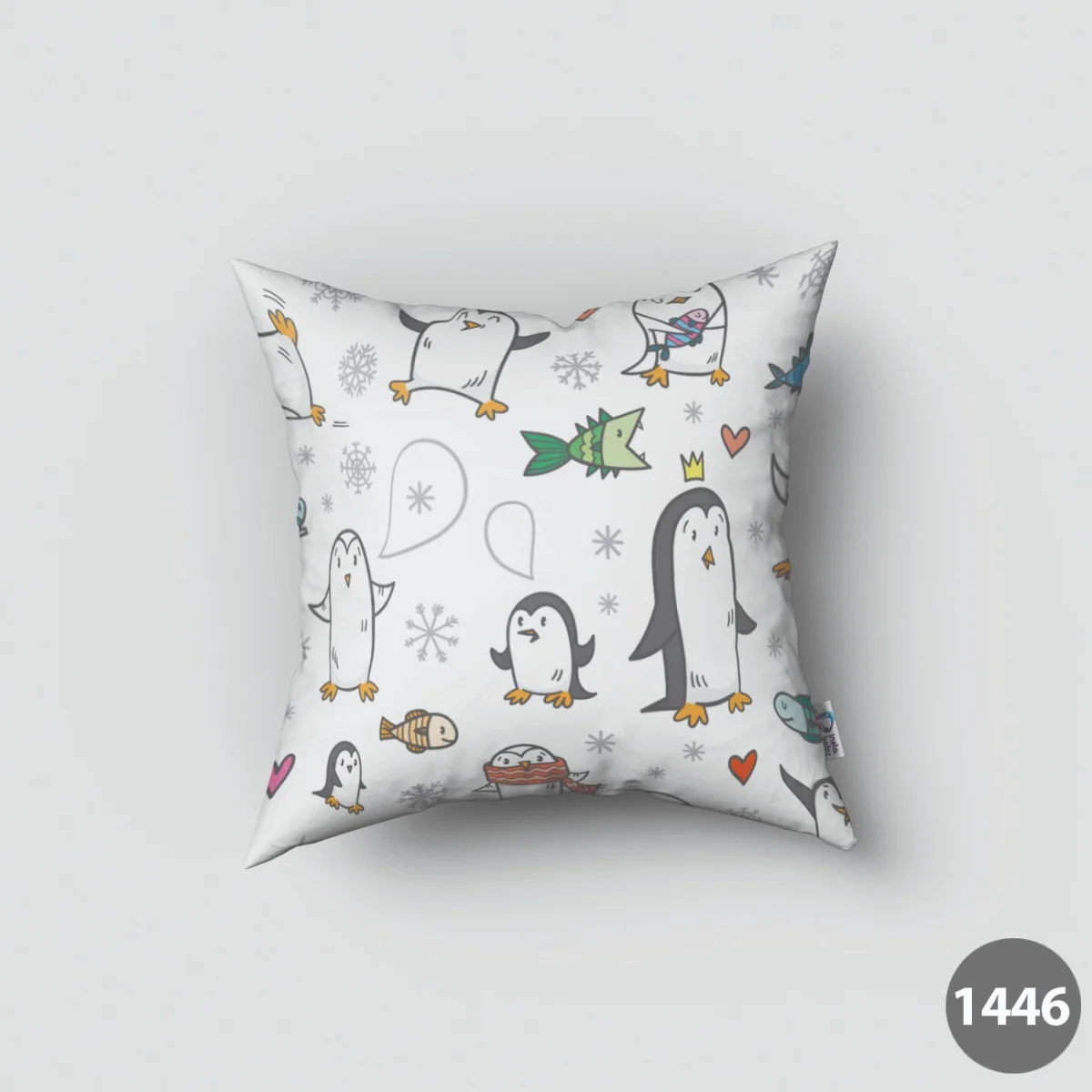 Penguen Kırlent Kılıfı | Beyaz Kar taneleri, kalpler Desenli