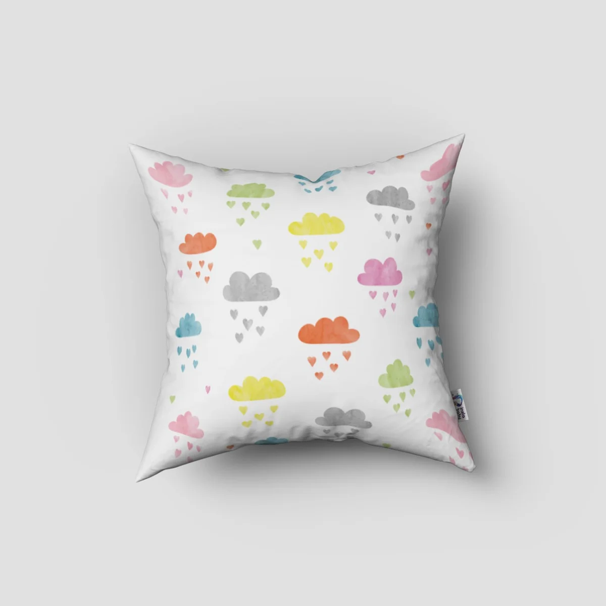 Bulutlar Kırlent Kılıfı | Beyaz Renkli bulutlar ve kalp yağmuru Desenli