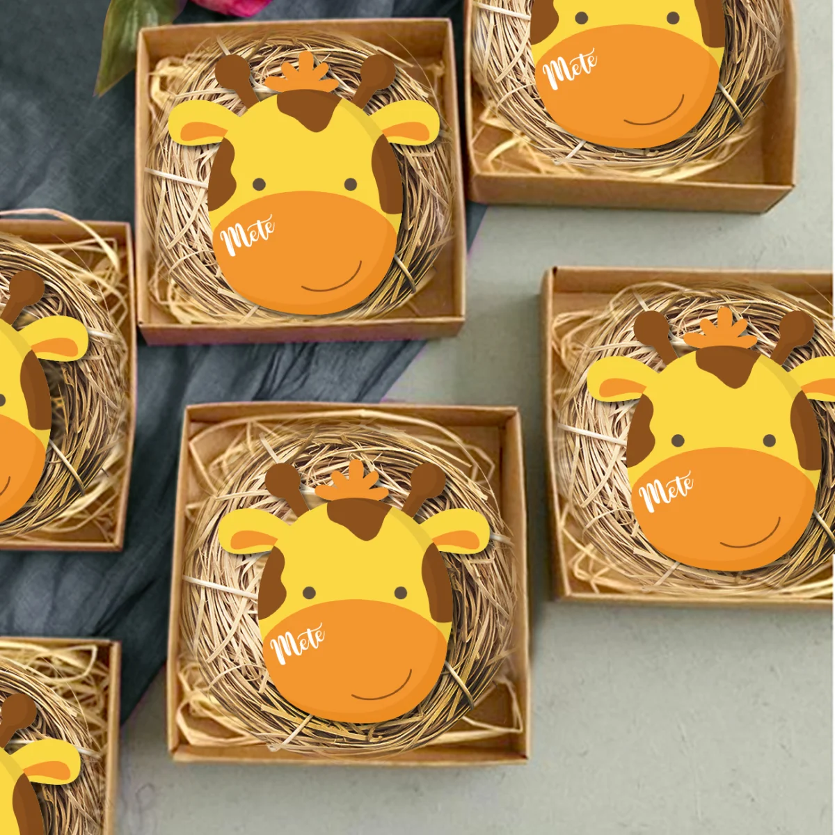 Orman Hayvanları Bebek Magneti | Sarı, Turuncu küçük aslan yavrusu, doğal saman dolgu Desenli