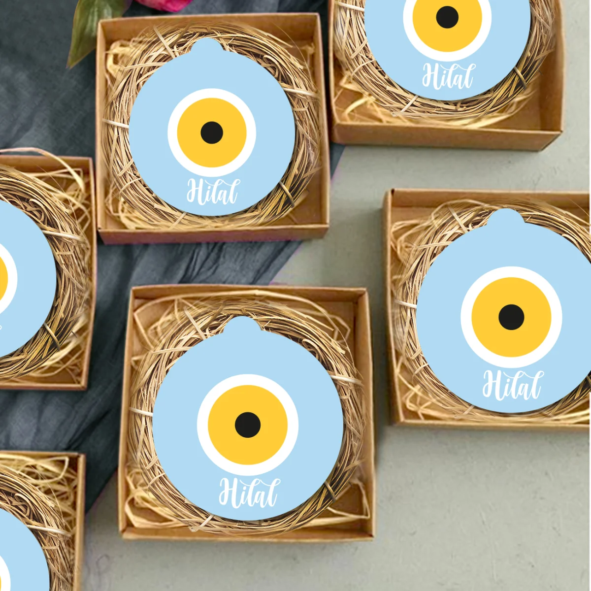 Nazar Boncuğu Bebek Magneti | Açık Mavi beyaz, sarı ve siyah daireler Desenli