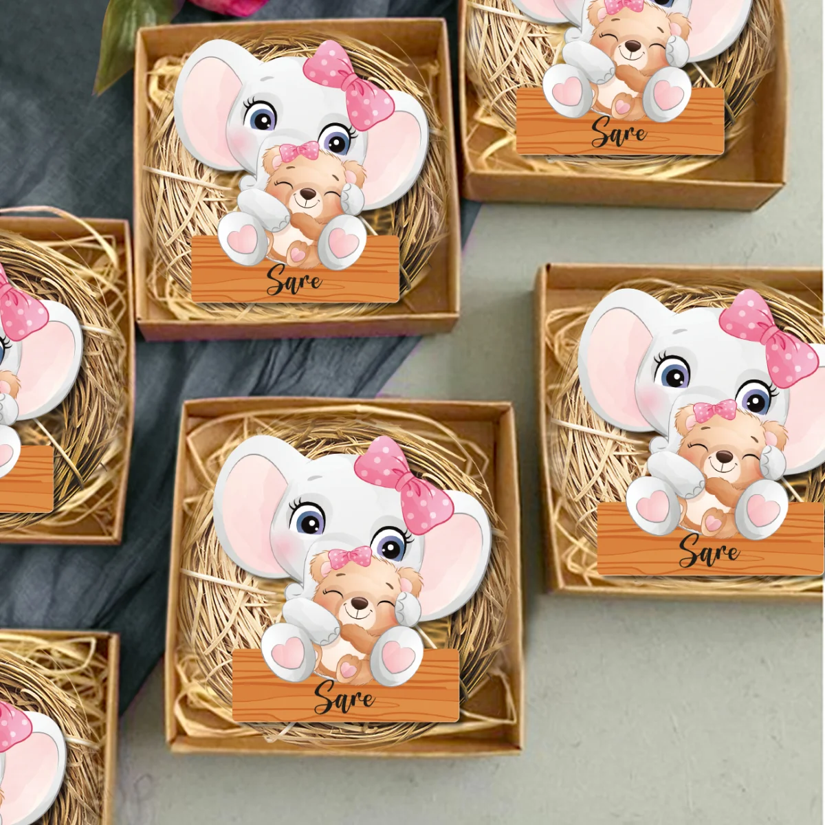 Fil ve Ayıcık Bebek Magneti | Beyaz pembe kurdele, kalpli patiler Desenli