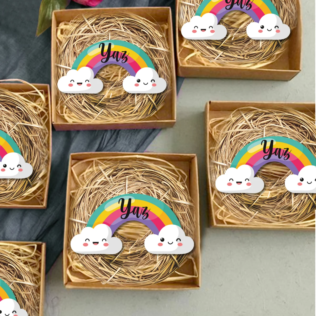 Gökkuşağı ve bulutlar Bebek Magneti | Çok renkli gökkuşağı, bulutlar Desenli