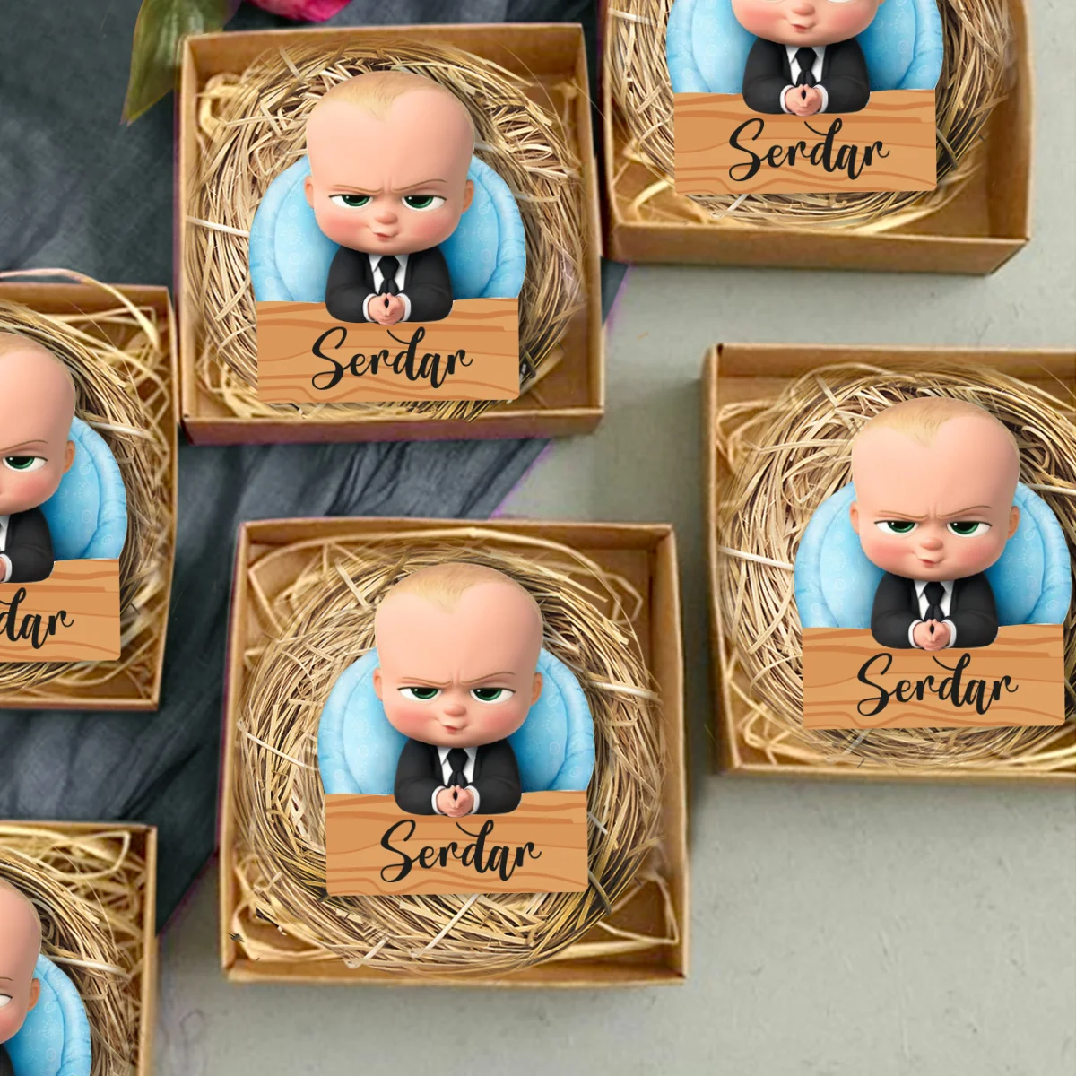 Patron Bebek Bebek Magneti | Mavi takım elbiseli bebek, ahşap isimlik Desenli