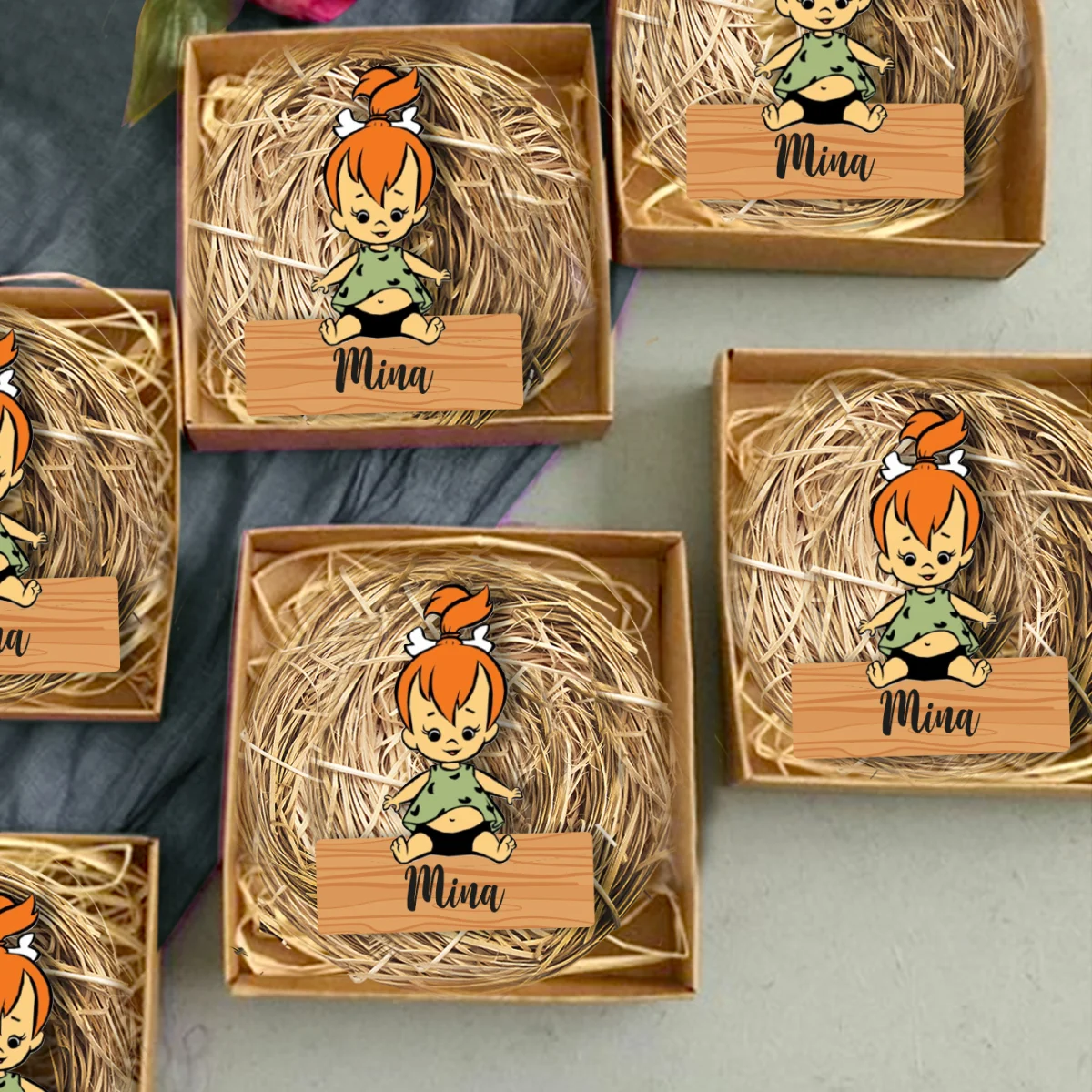 Taş Devri Bebek Bebek Magneti | Gri Hasır, ahşap tabela Desenli