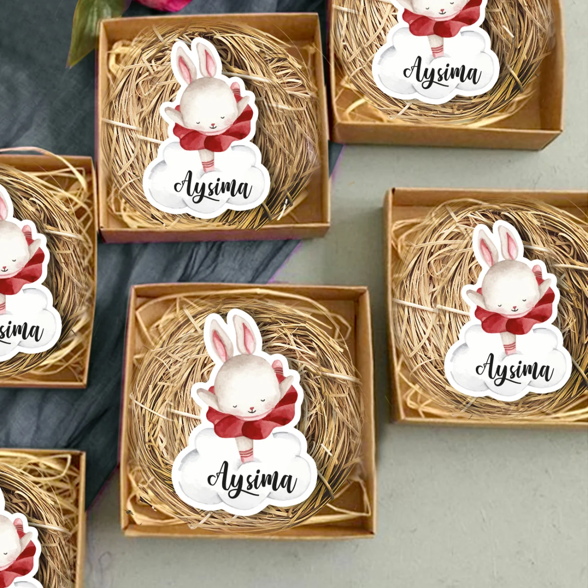 Tavşan Bebek Magneti | Beyaz Bulut, kırmızı atkı Desenli