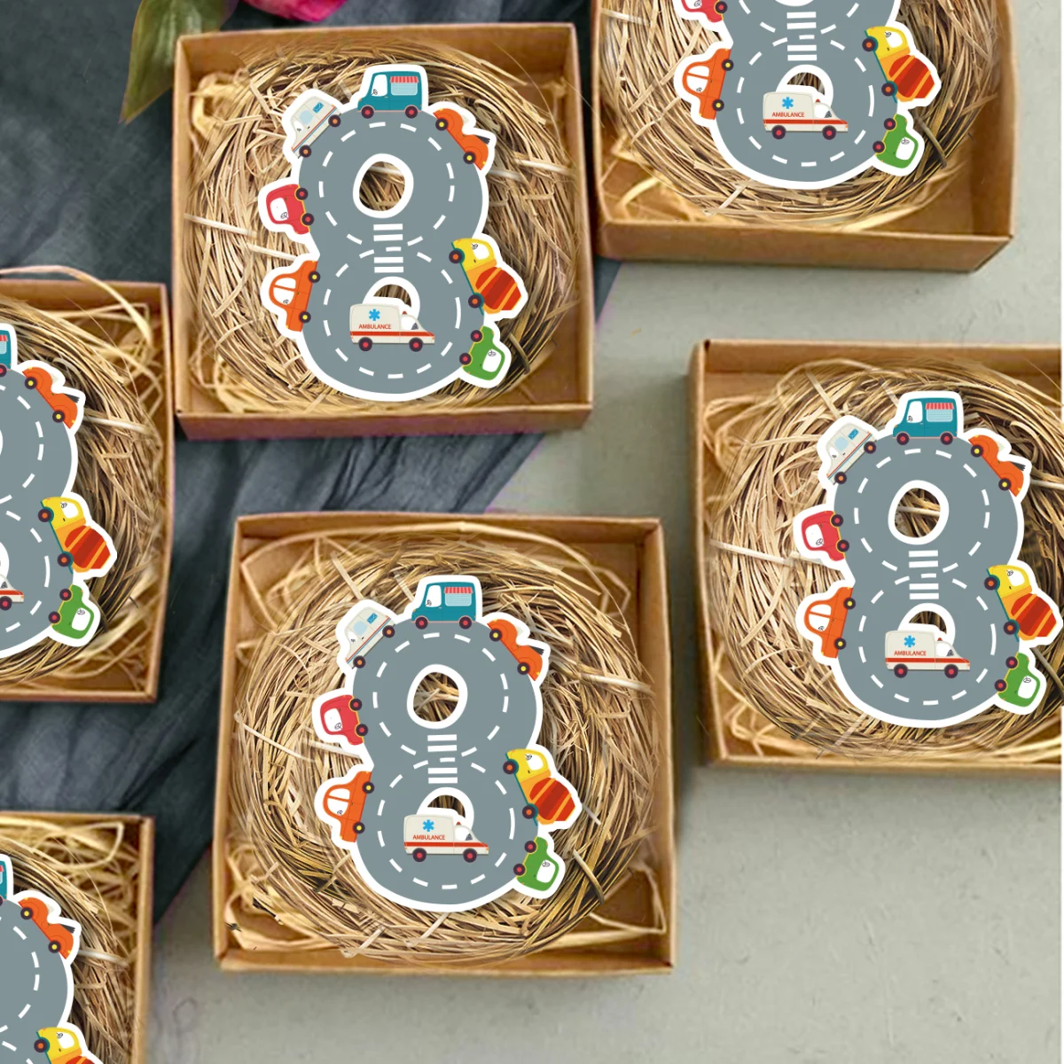 Arabalar Bebek Magneti | Gri 8 şeklinde yol, ambulans Desenli