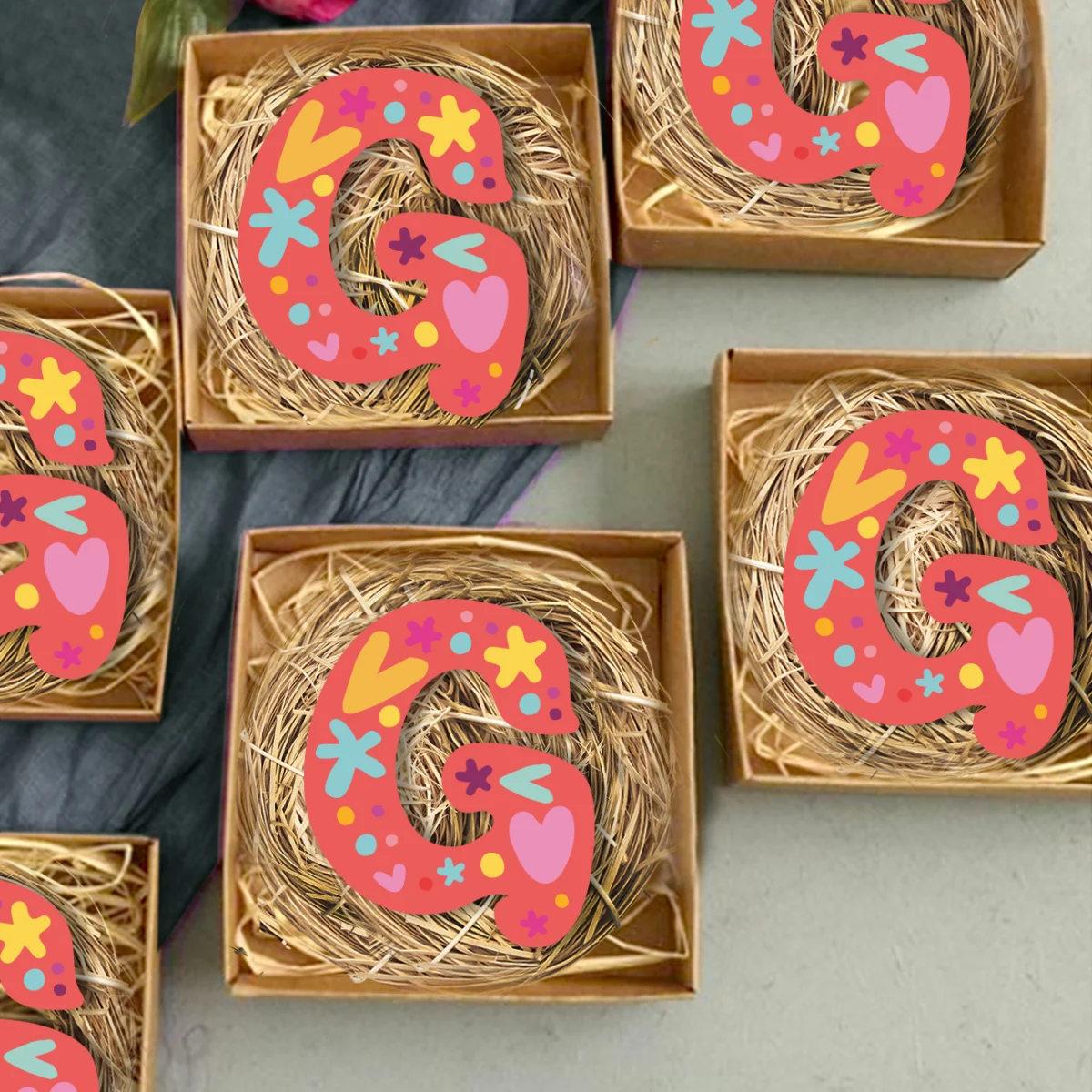 Renkli Desenler Bebek Magneti | Kırmızımsı Pembe kalpler, yıldızlar Desenli