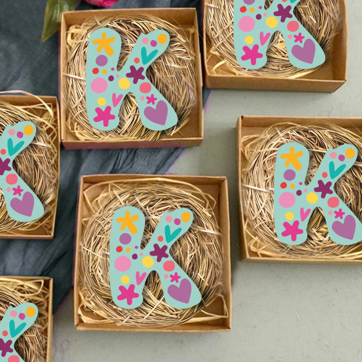 Dekoratif Harf Bebek Magneti | Turkuaz Çiçekler, kalpler Desenli