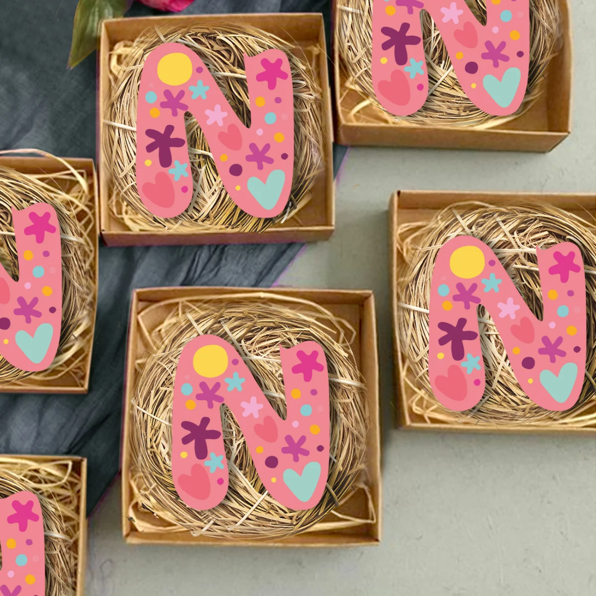 Çiçekler ve Kalpler Bebek Magneti | Pembe sarı güneş, mor Desenli