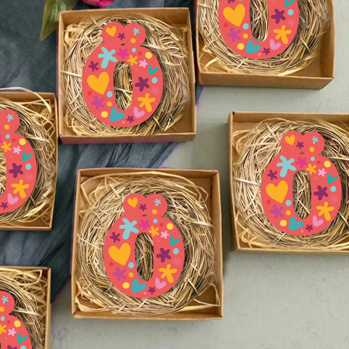 Sayı 8, Kalpler ve Çiçekler Bebek Magneti | Somon pembe Sarı, mavi Desenli