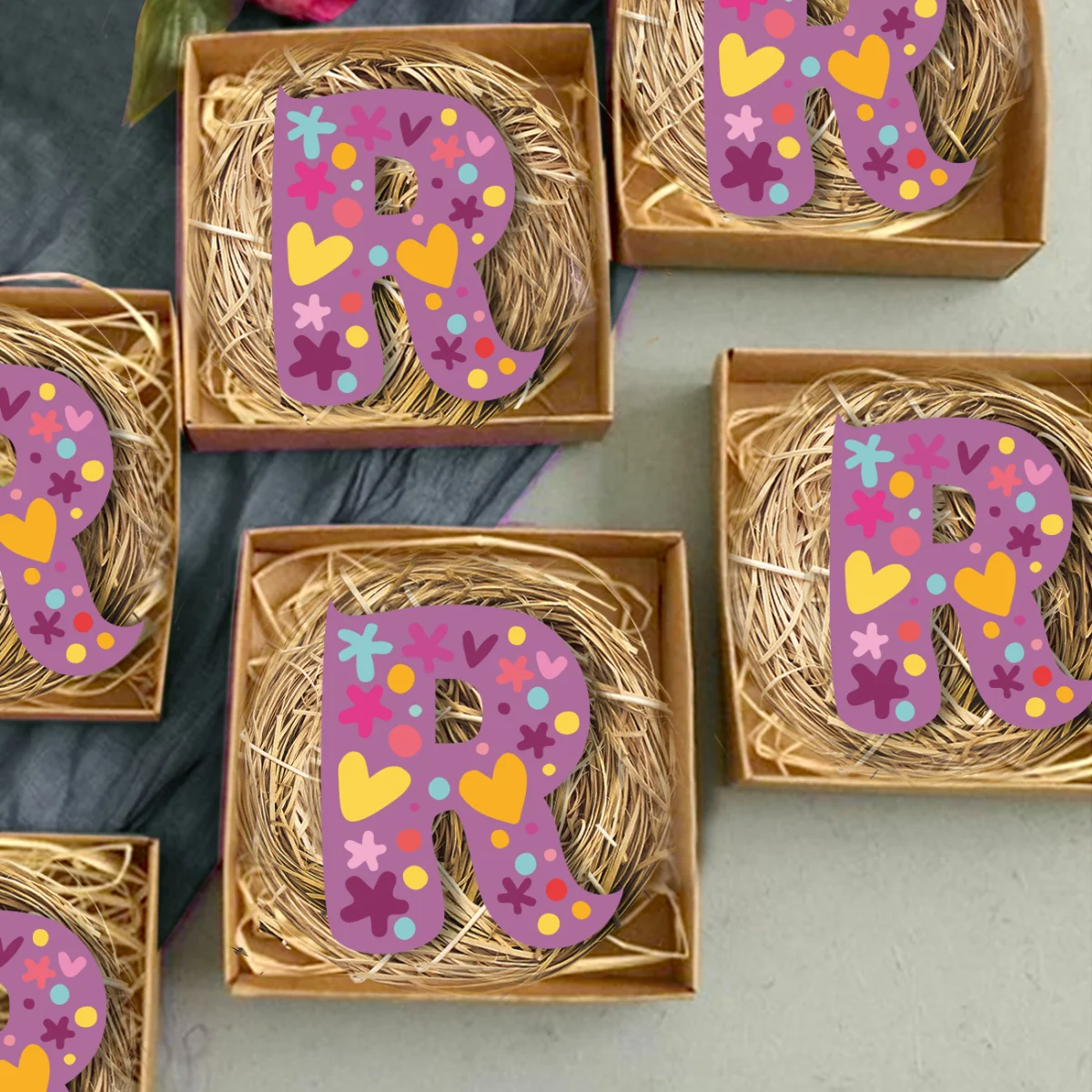 Renkli Kalpler ve Çiçekler Bebek Magneti | Mor Kalpler, çiçekler Desenli