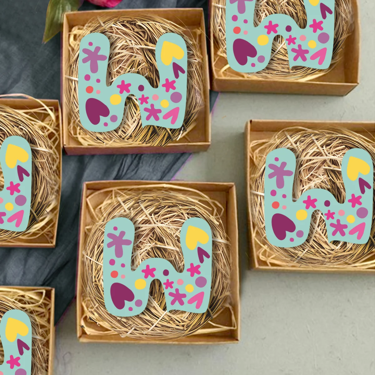 Soyut Çiçekler ve Kalpler Bebek Magneti | Açık Mavi kalpler, yıldızlar Desenli