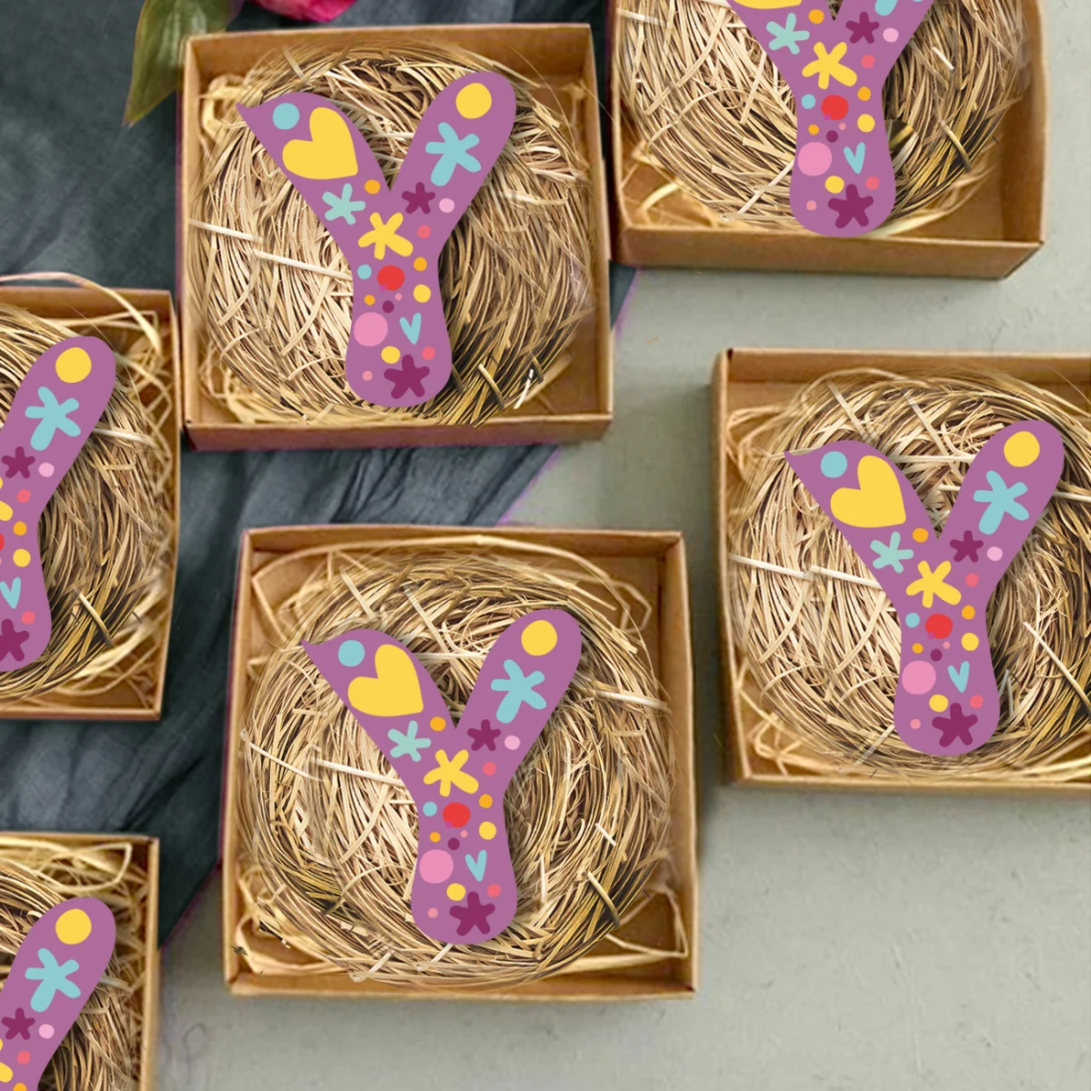 Kişiye özel harf Bebek Magneti | Mor Kalpler, yıldızlar Desenli