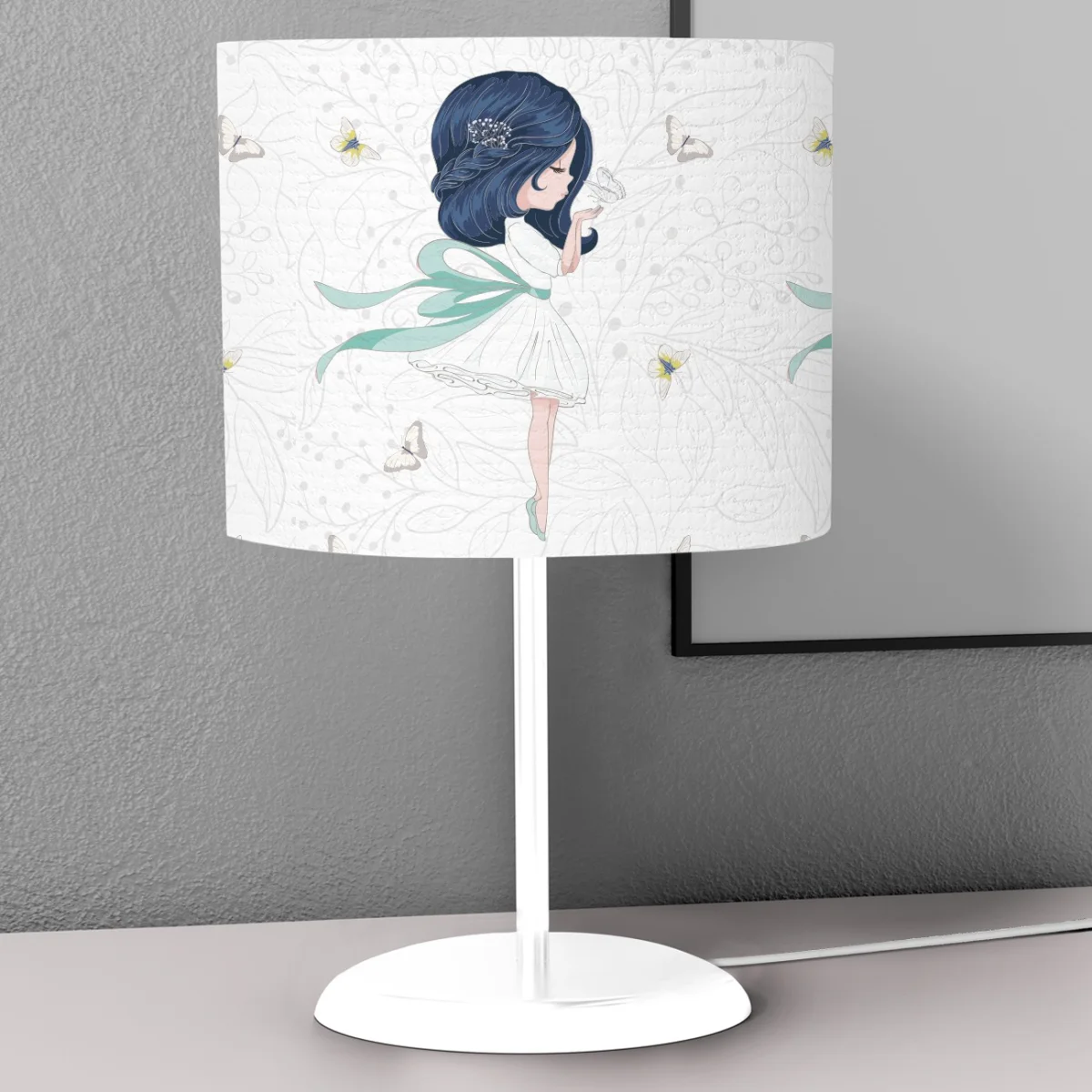 Kız, kelebekler Abajur | Beyaz Kelebekler, floral desen Desenli