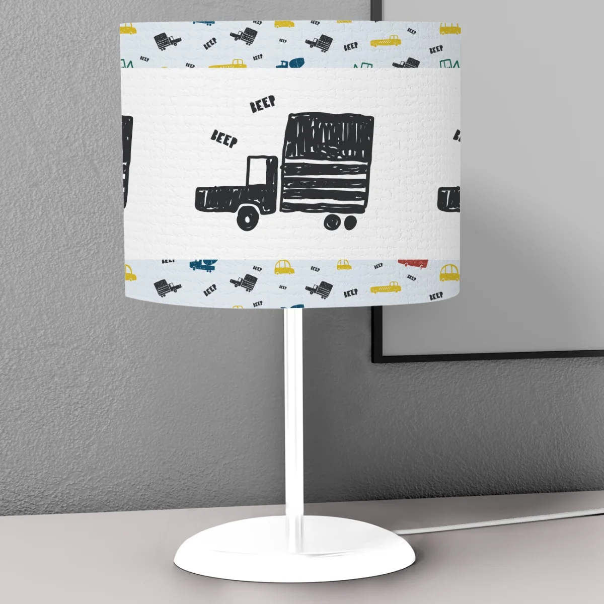 İnşaat Araçları, Taşıtlar Abajur | Beyaz BEEP yazıları, renkli kamyon Desenli