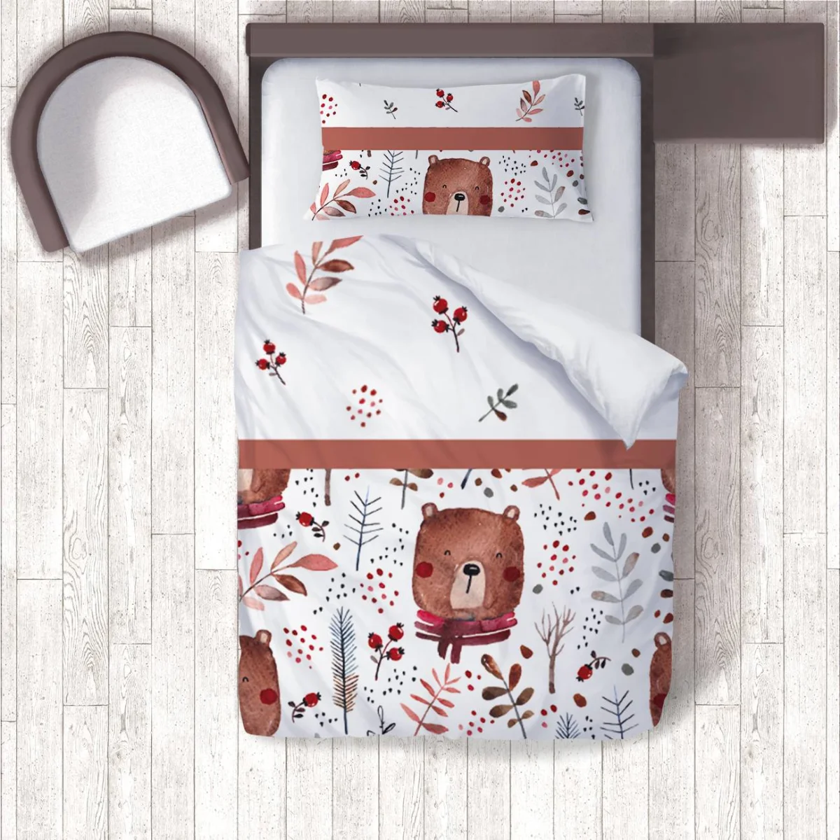 Orman Hayvanları Nevresim Takımı | Beyaz yapraklar, kırmızı meyveler Desenli