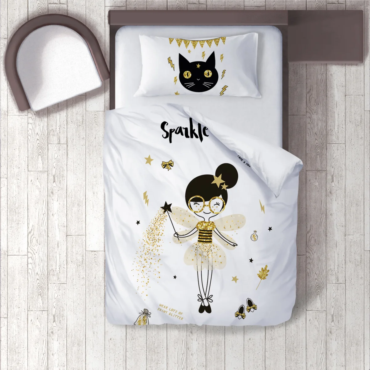 Orman Hayvanları Nevresim Takımı | Beyaz yapraklar, kırmızı meyveler Desenli