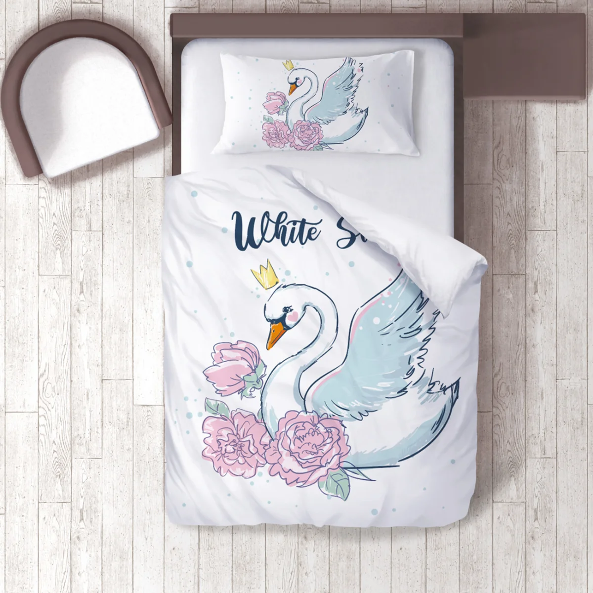 Kuğu Nevresim Takımı | Beyaz taç, pembe çiçekler Desenli