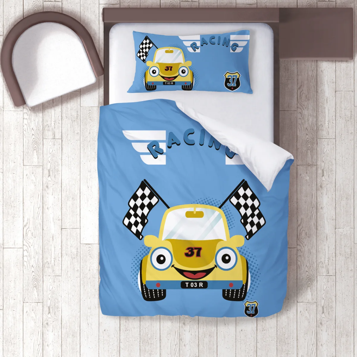 Yarış Arabası Nevresim Takımı | Mavi yarış bayrakları, kanatlı yazı Desenli