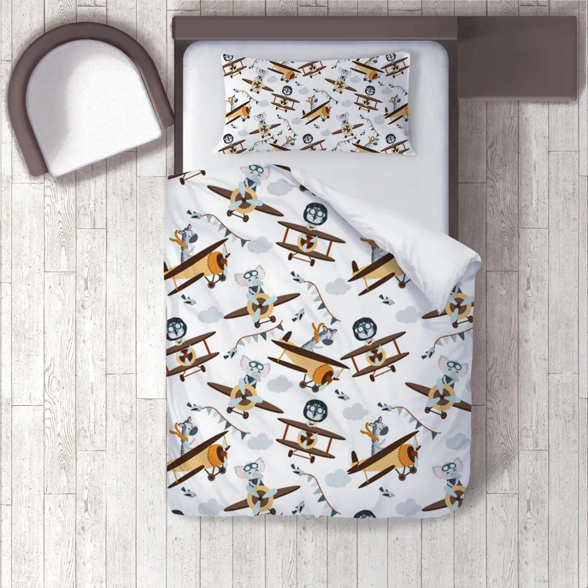 Hayvanlar ve Uçaklar Nevresim Takımı | Beyaz bulutlar, şerit bayraklar Desenli