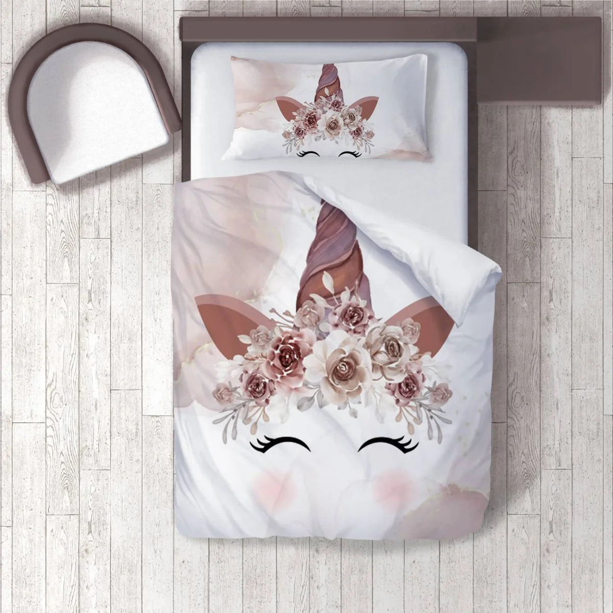 Unicorn Nevresim Takımı | Beyaz çiçekli taç, kapalı gözler Desenli