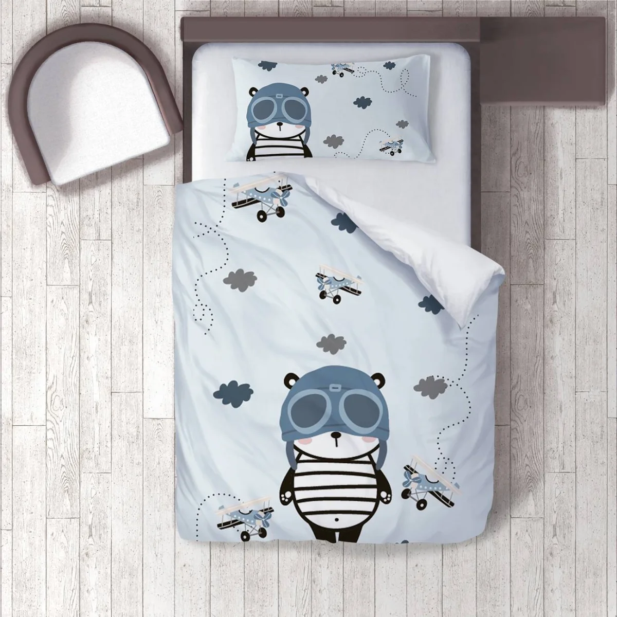 Pilot Ayı ve Uçaklar Nevresim Takımı | Açık Mavi Uçaklar, bulutlar Desenli