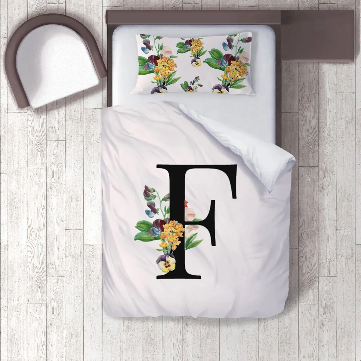 Çiçekli Harf Nevresim Takımı | Beyaz siyah F harfi, rengarenk çiçekler Desenli