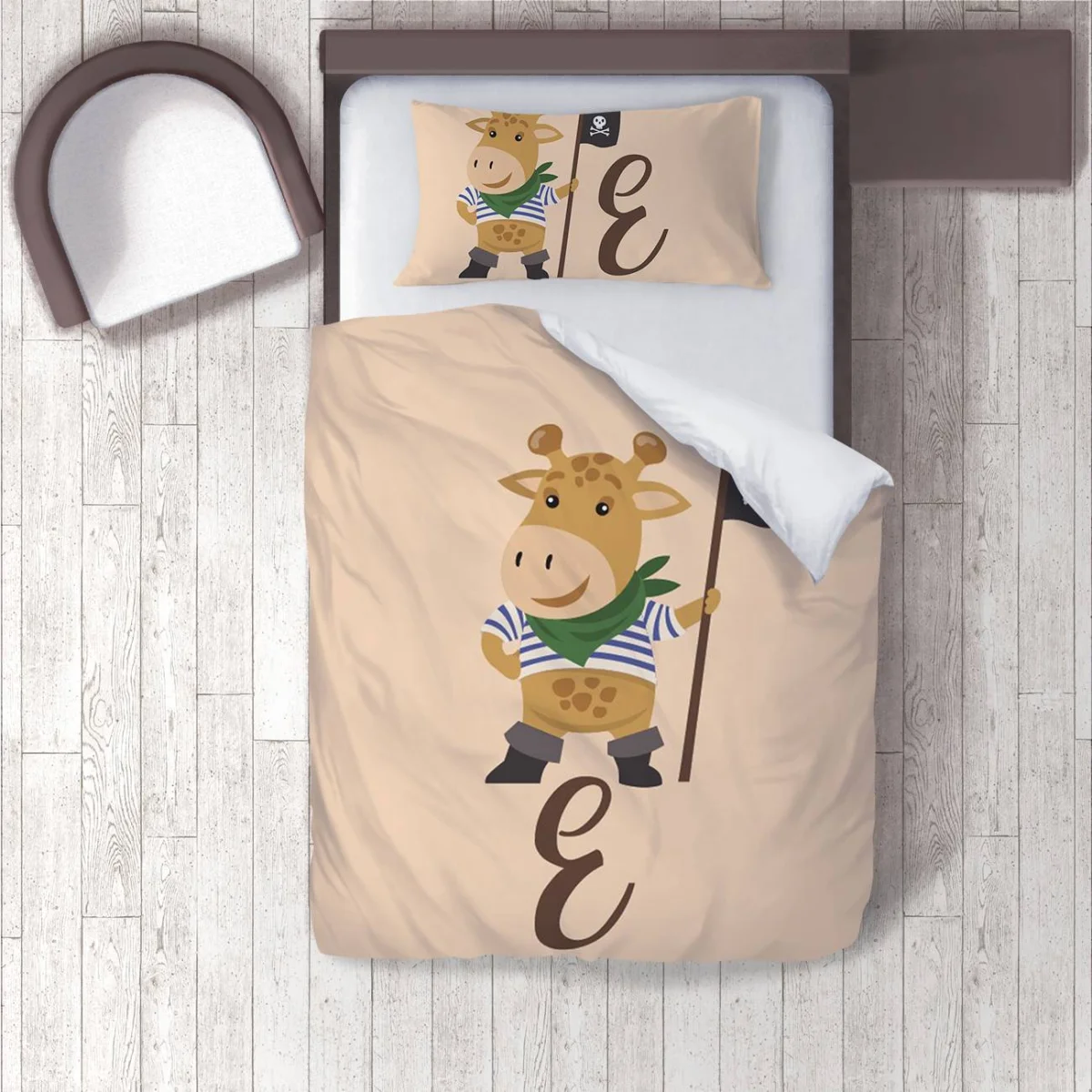 Korsan Zürafa Nevresim Takımı | Bej korsan kıyafetli zürafa, korsan bayrağı Desenli