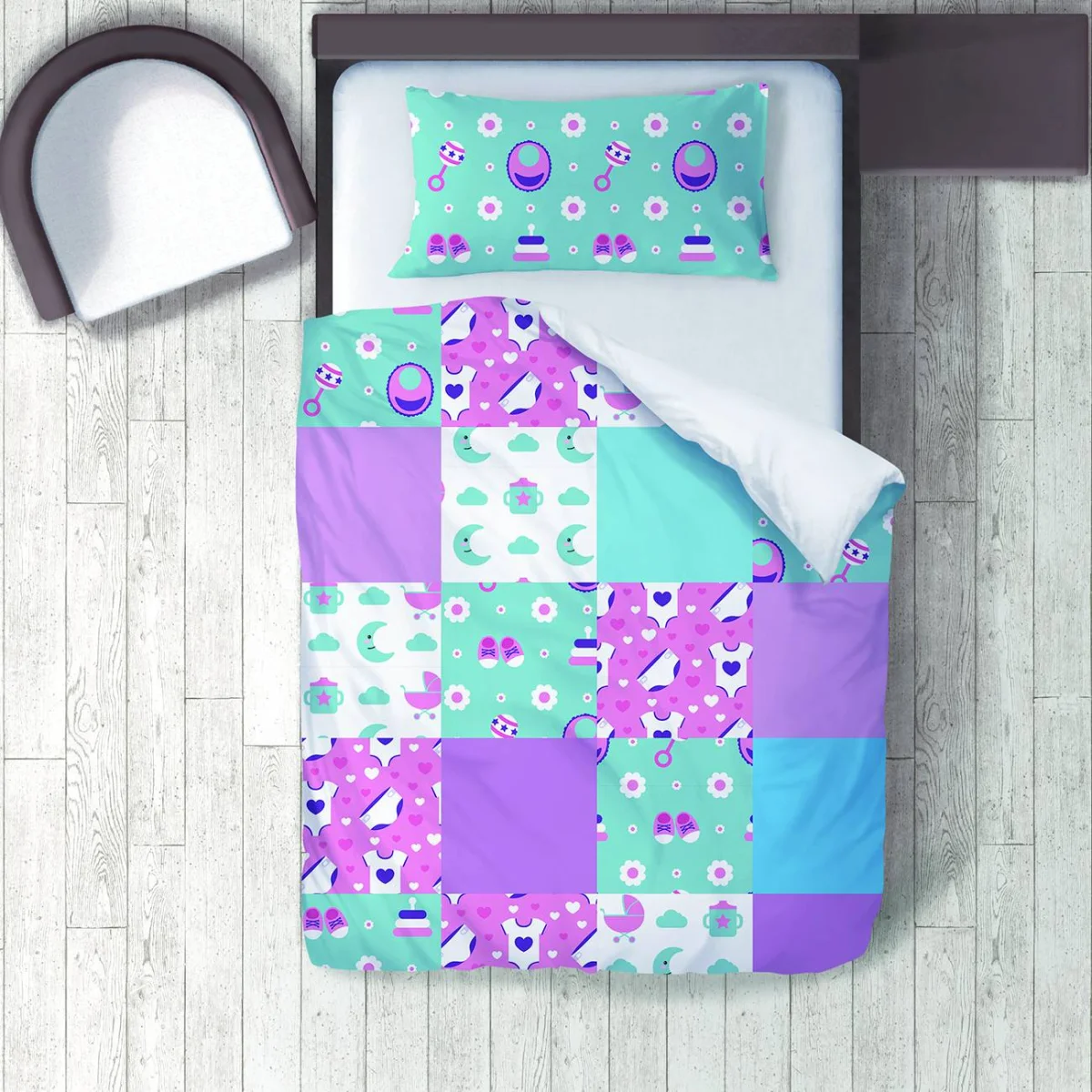 Bebek Gereçleri Nevresim Takımı | Pastel Mor, Turkuaz, Açık Mavi biberon, patik Desenli