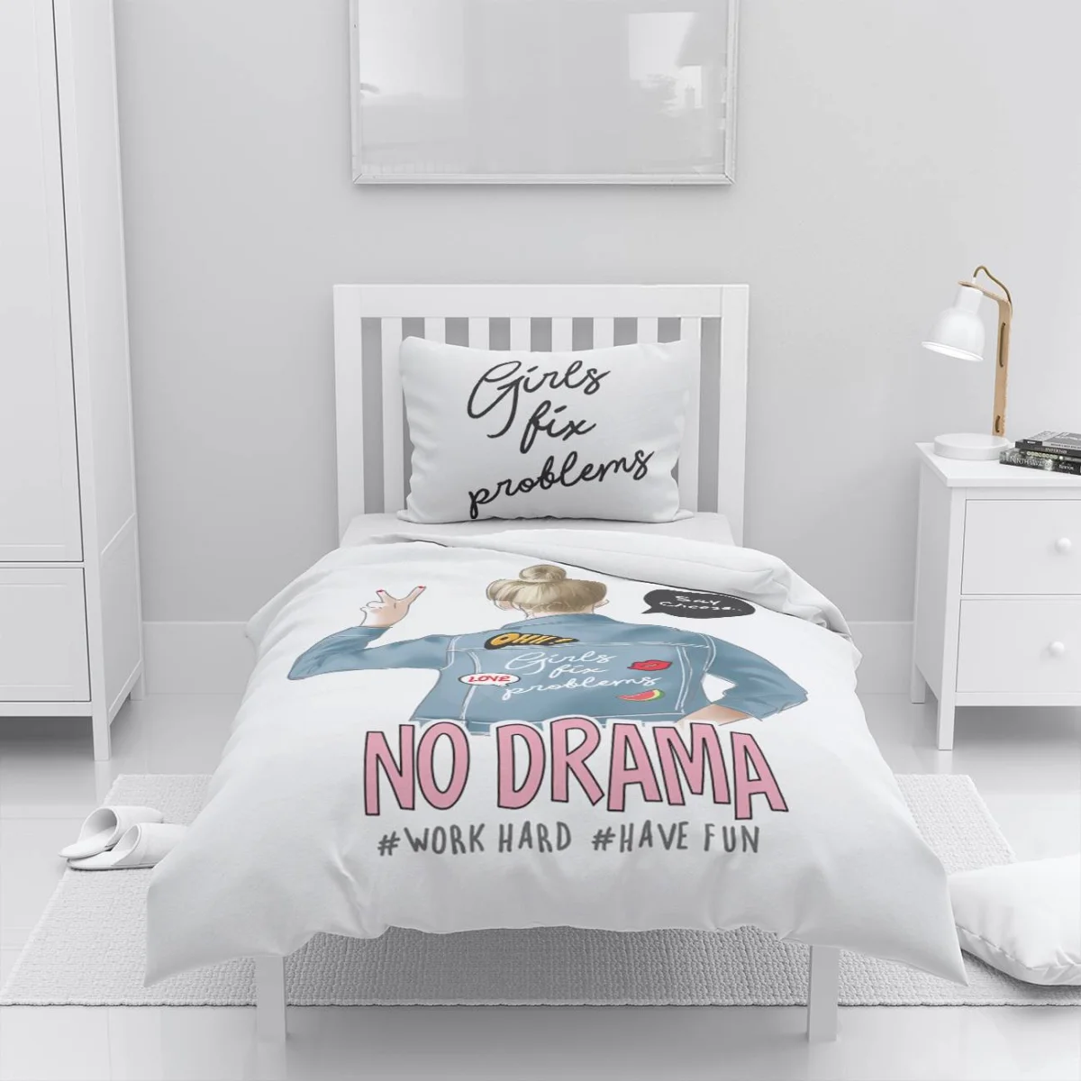 Kız figürü ve motivasyonel sloganlar Nevresim Takımı | Beyaz kız illüstrasyonu, yazılar Desenli