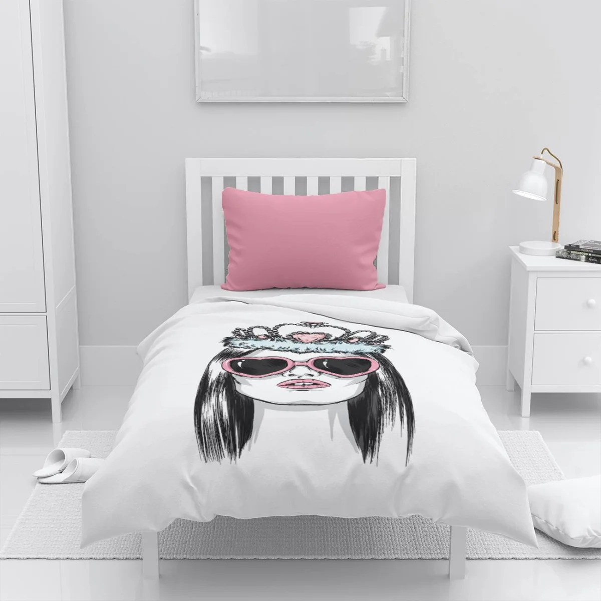 Moda Kız, Taçlı Kız, Cool Kız Nevresim Takımı | Beyaz taç, pembe kalp gözlük Desenli