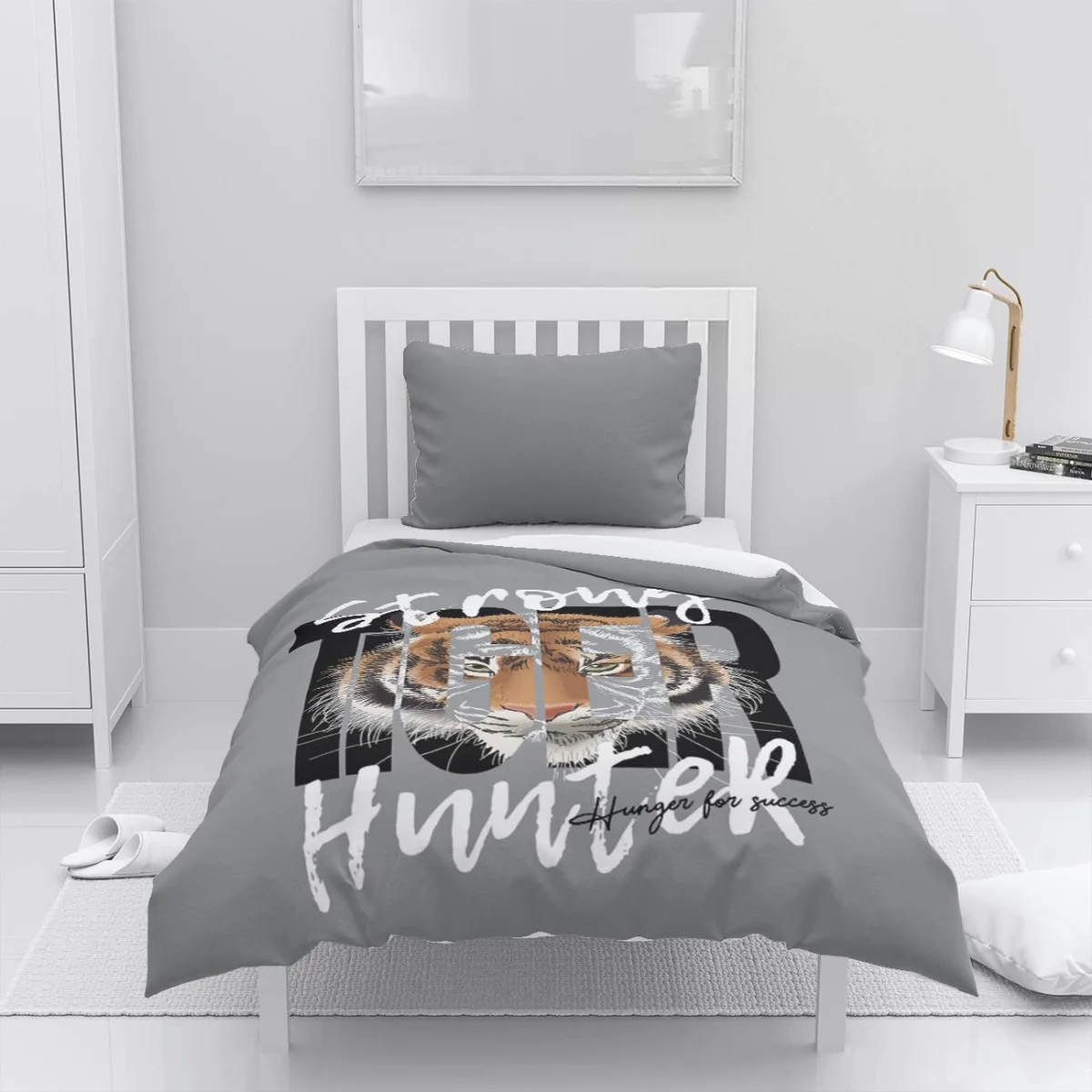 Kaplan Nevresim Takımı | Gri Beyaz yazılar, HUNTER metni Desenli