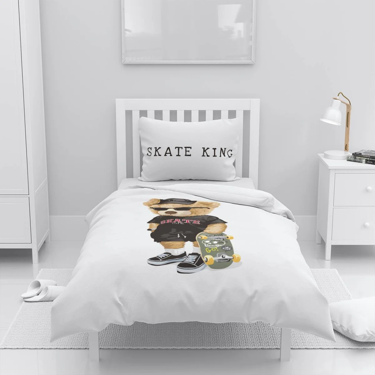 Kaykaycı Ayı Nevresim Takımı | Beyaz Skate yazıları, kaykay Desenli