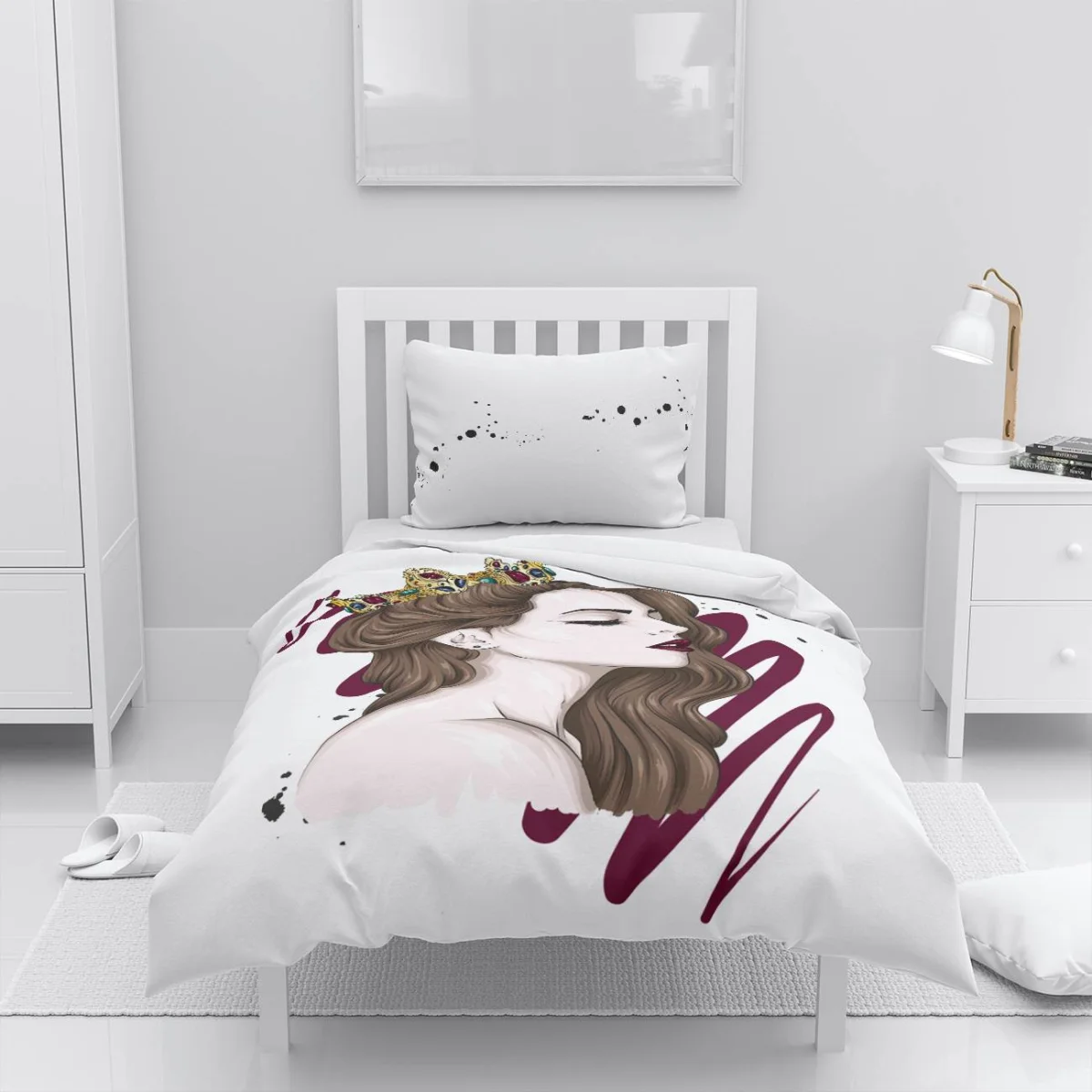 Taçlı Kız Nevresim Takımı | Beyaz boya sıçramaları, mor fırça darbeleri Desenli