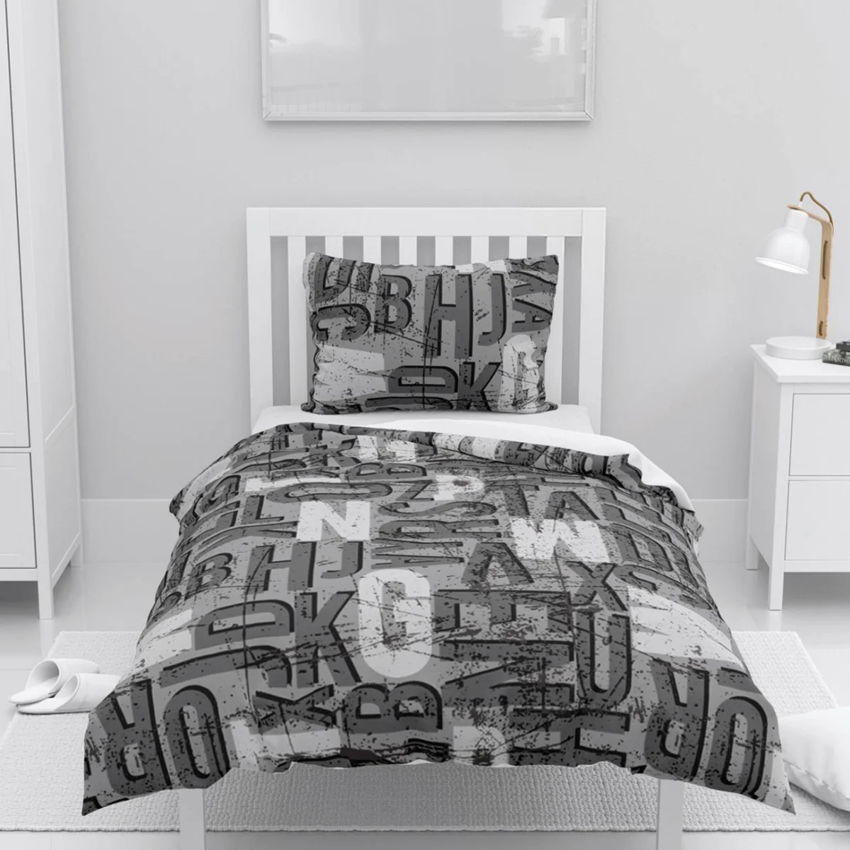 Harf ve Sayı Temalı Nevresim Takımı | Gri Grunge efektli harf ve sayı baskısı Desenli