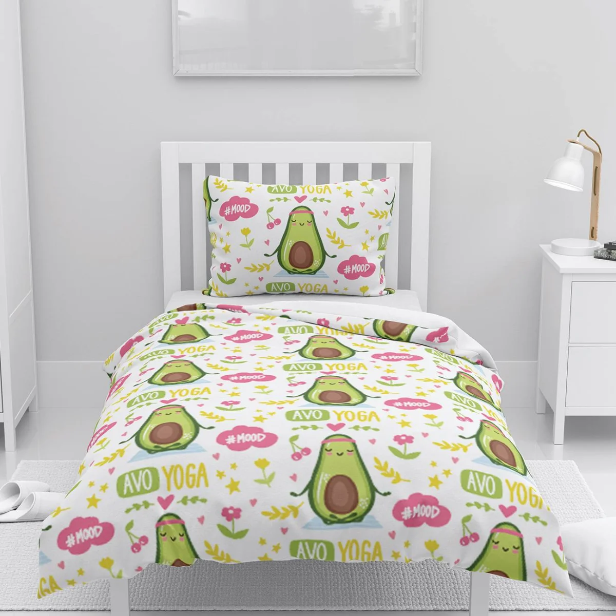 Yoga Yapan Avokado Nevresim Takımı | Beyaz yıldızlar, kalpler Desenli