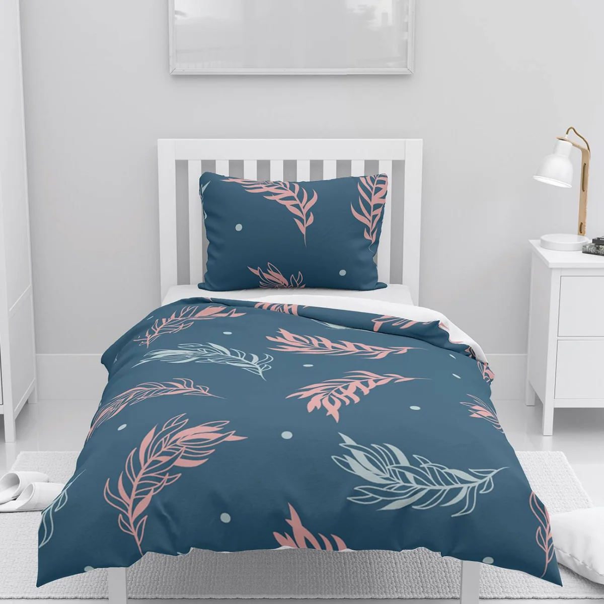 Tüy Nevresim Takımı | Petrol Mavi pembe ve açık mavi tüyler, beyaz noktalar Desenli